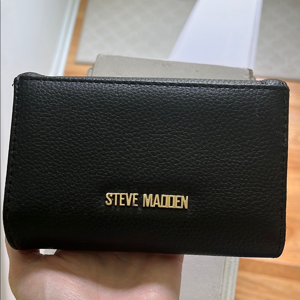 Steve Madden Black Textured Wallet - Picture 5 of 5